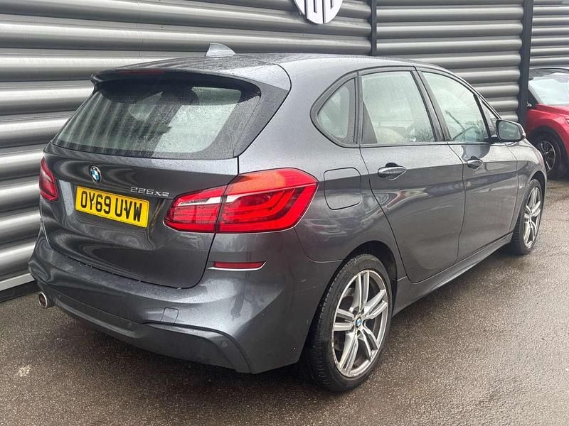 Begagnad BMW 225 M Sport 2019 Grå Minibuss
