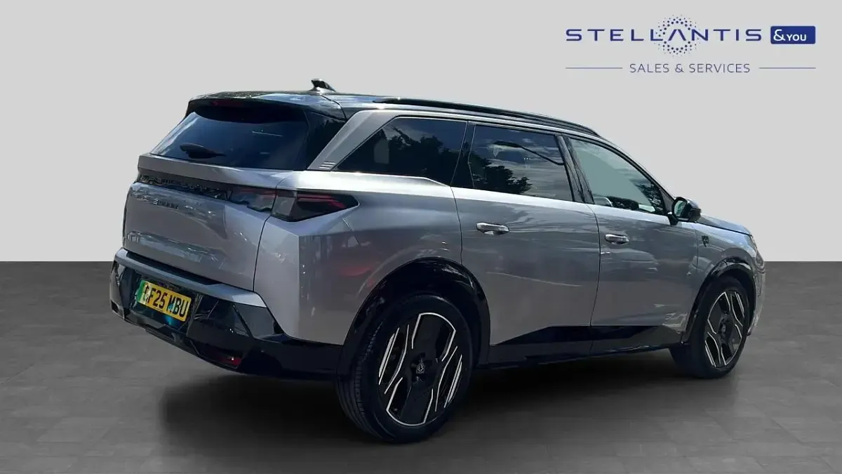 Used Peugeot e-5008 GT 152 kW (207 HP) 2025 Grey SUV