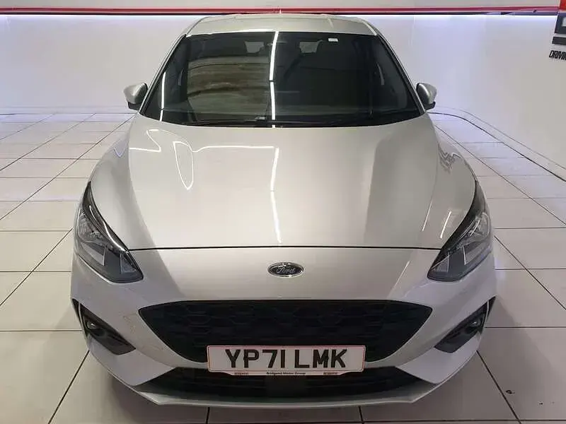 Used Ford Focus ST-Line 125 HP (91 kW) 2021 Silver Hatchback
