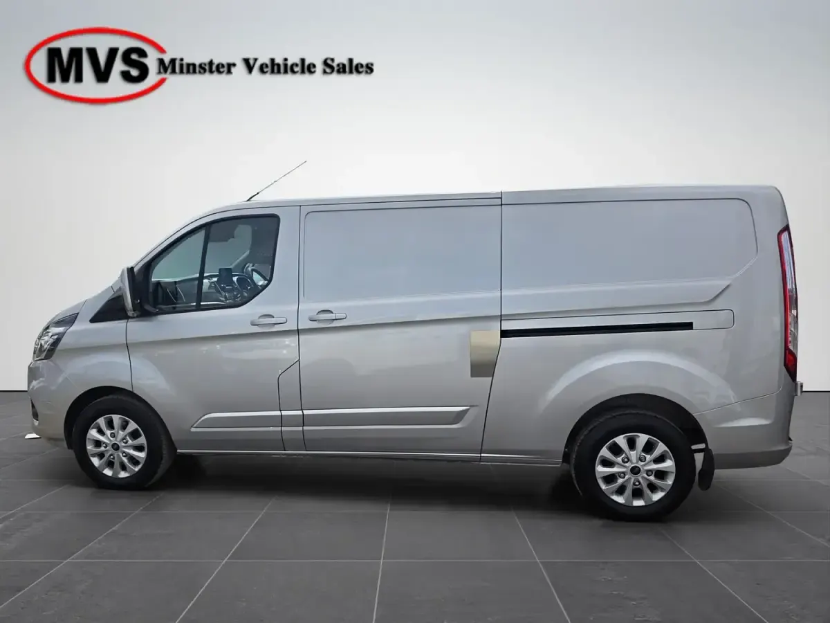Used Ford Transit Custom Limited 130 HP (95 kW) 2023 Silver Van