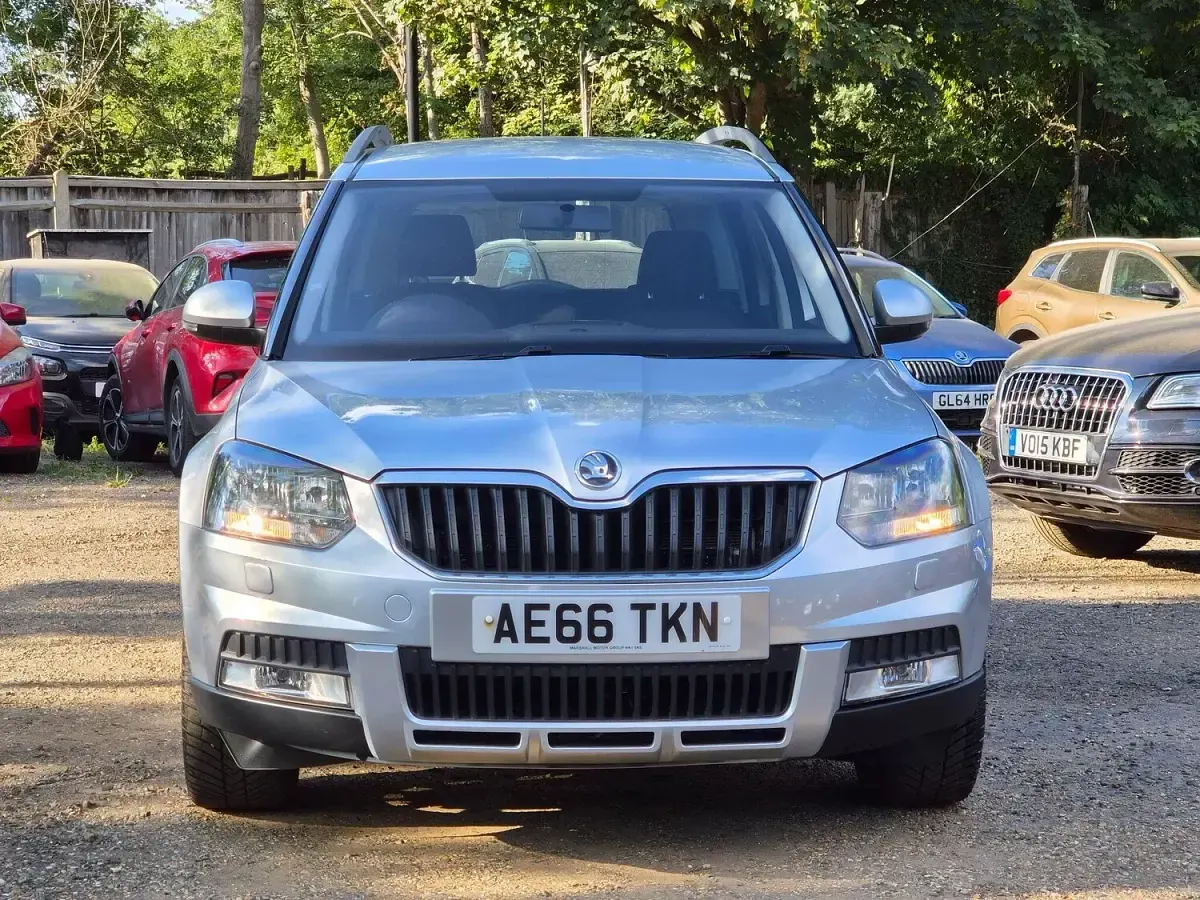 Used Skoda Yeti Business Line 150 HP (110 kW) 2016 Silver SUV