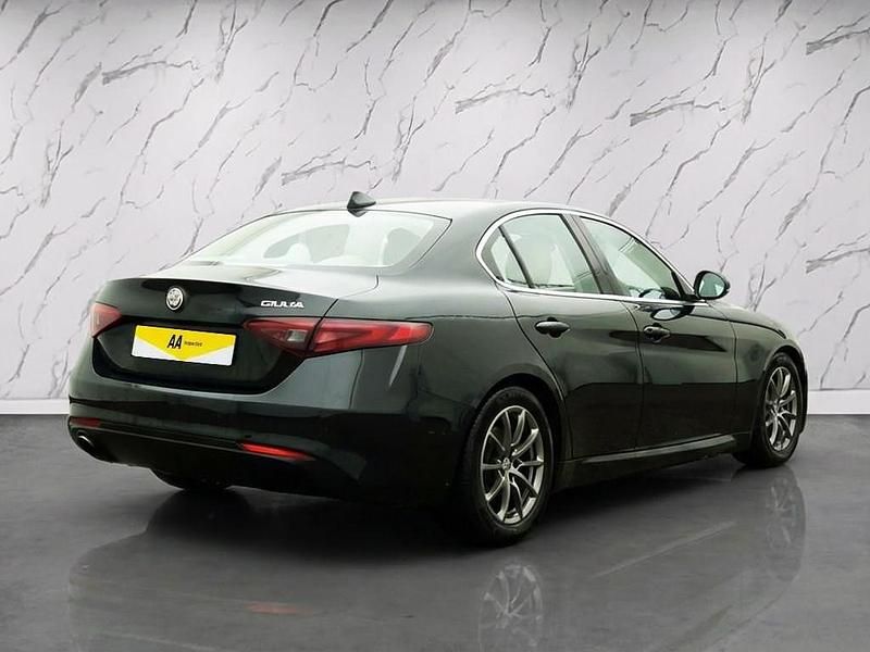 Used Alfa Romeo Giulia Saloon Super 200 HP (147 kW) 2017 Black Sedan