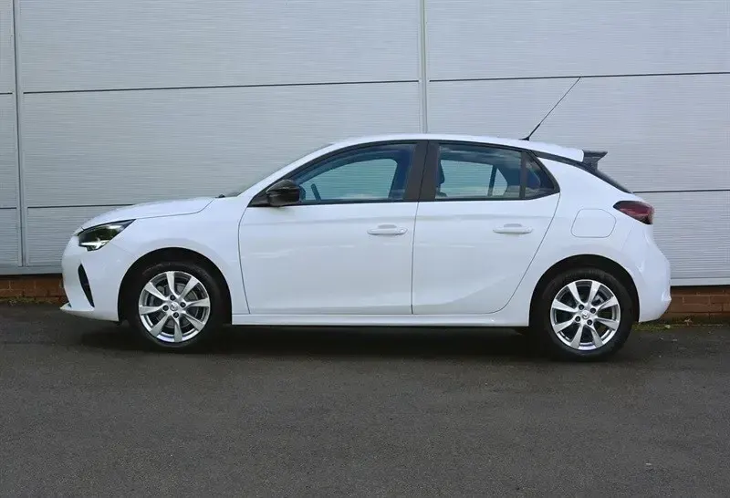 Used Vauxhall Corsa Design Edition 100 HP (73 kW) 2023 White Hatchback
