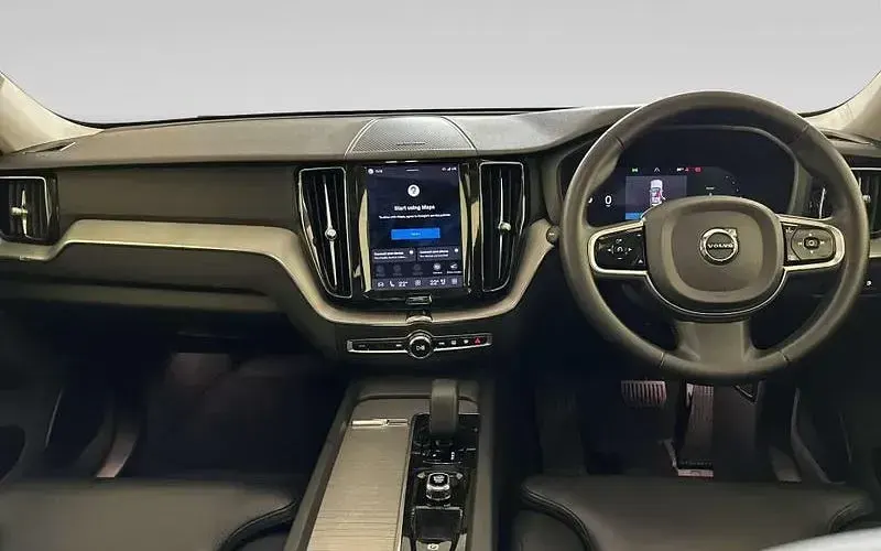 Used Volvo XC60 Plus 350 HP (257 kW) 2023 Silver SUV