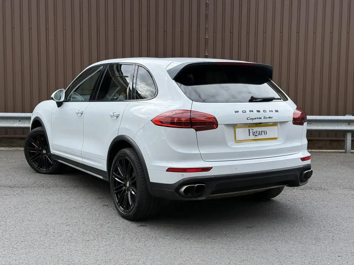 Used Porsche Cayenne Turbo 520 HP (382 kW) 2014 White SUV