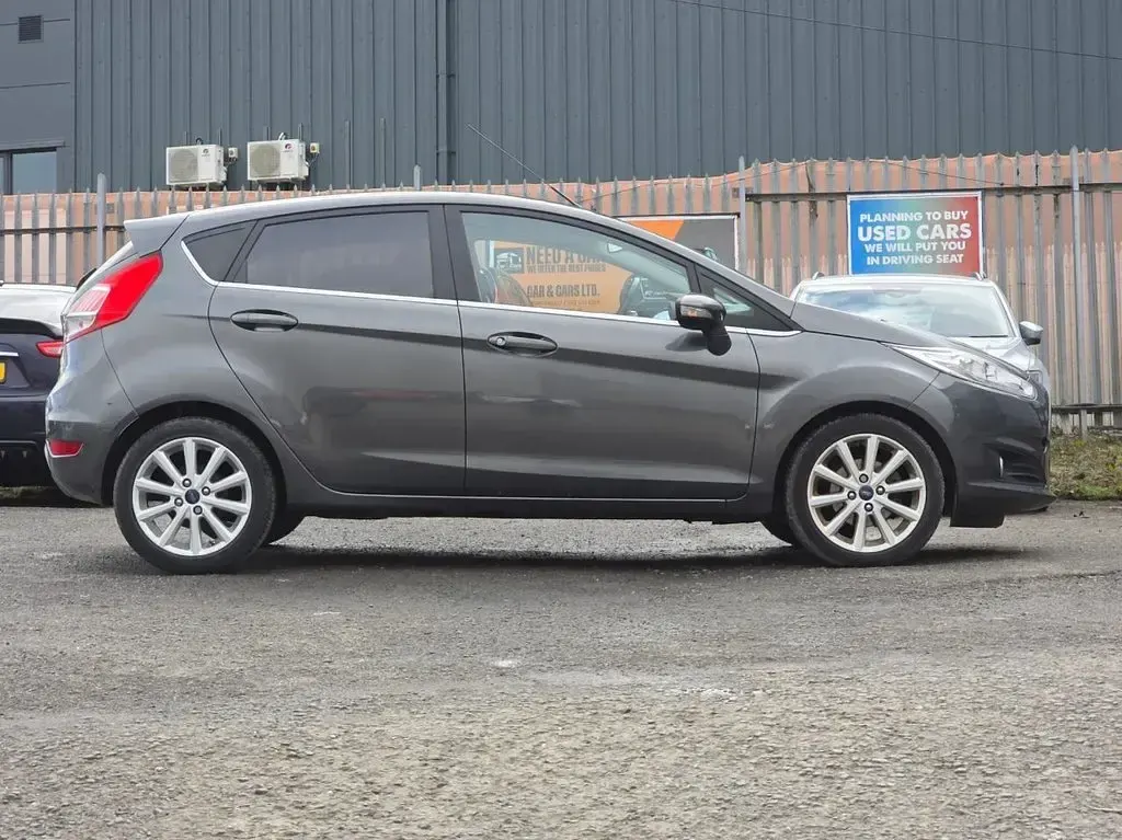 Used Ford Fiesta Titanium 95 HP (69 kW) 2016 Grey Hatchback