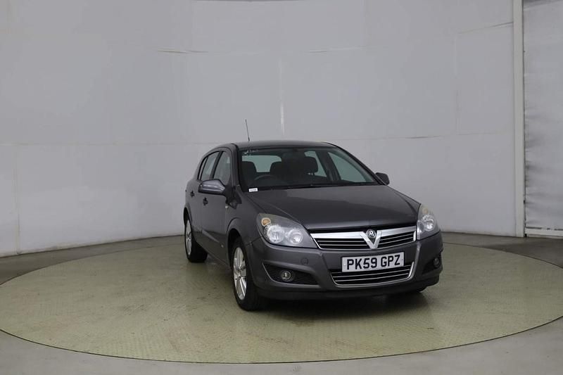 Grey Used 2009 Vauxhall Astra Hatchback | £1,795 (Good price) - Image 1/1