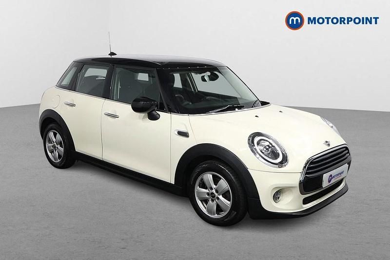 White Used 2019 Mini Cooper Classic Hatchback | £12,799 (Fair price) - Image 1/4