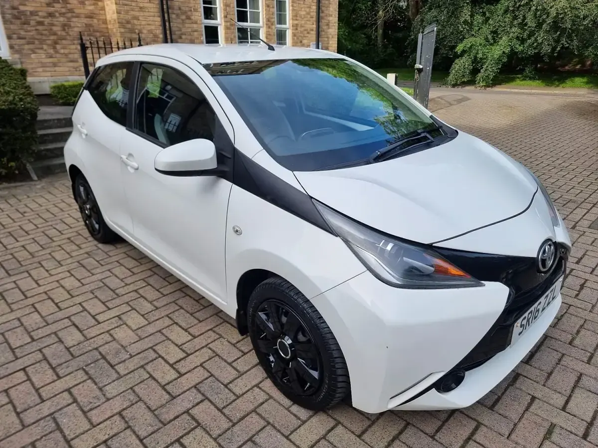 Used Toyota Aygo X-play 2016 White Hatchback
