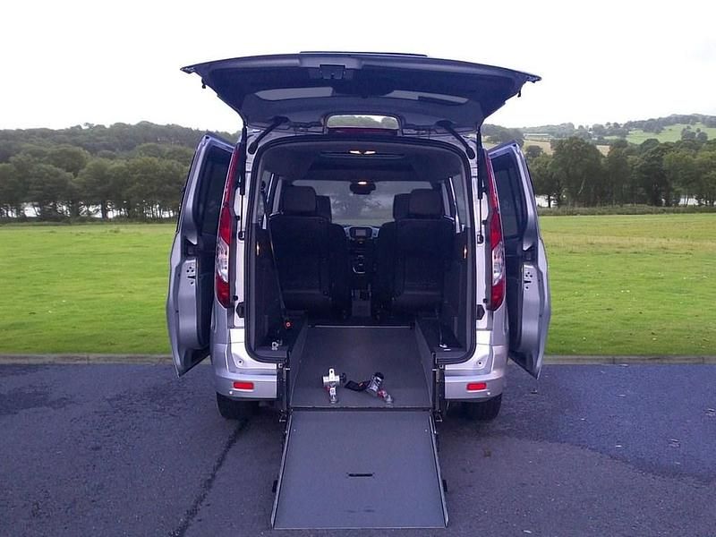 Used Ford Grand Tourneo Connect Titanium 120 HP (88 kW) 2020 Silver MPV