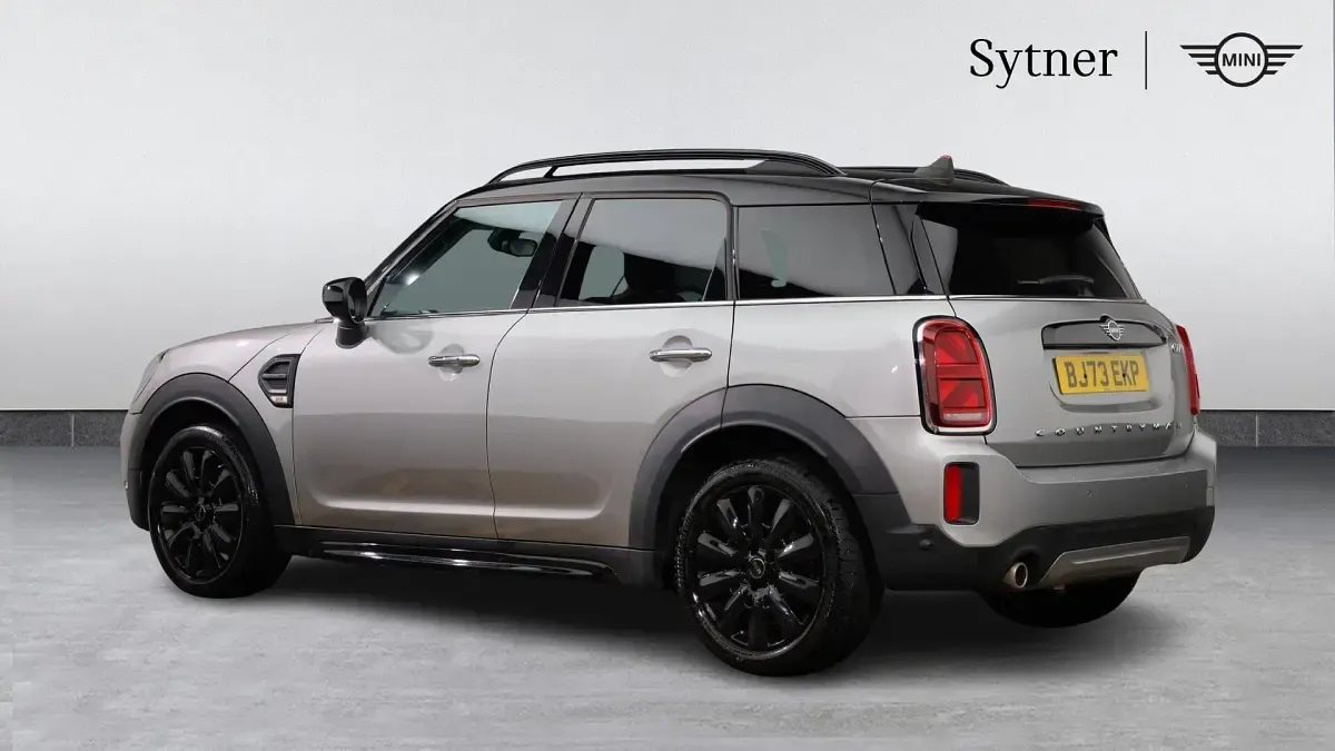 Usado Mini Cooper Countryman Classic 134 CV (98 kW) 2023 Plateado SUV
