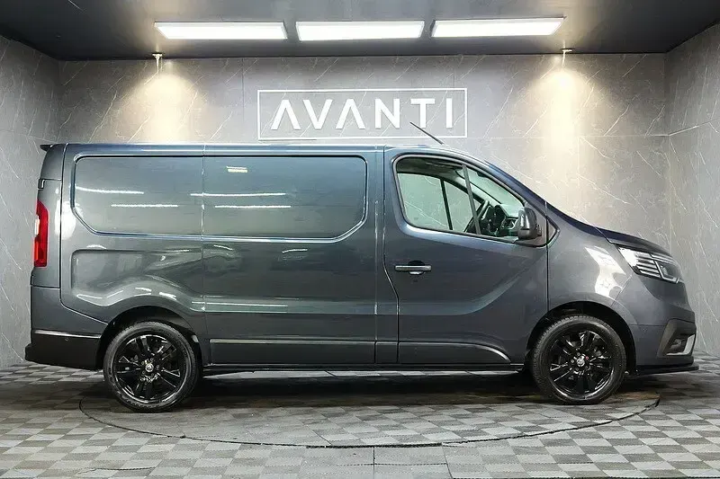 Used Renault Trafic 150 HP (110 kW) 2022 Slate grey