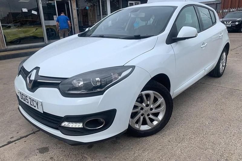 White Used 2015 Renault Mégane III Dynamique Hatchback | £2,790 (Super price) - Image 1/1