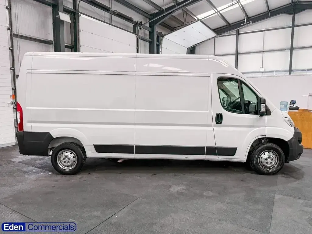 Usado Citroën Relay 140 CV (102 kW) 2023 Blanco Van
