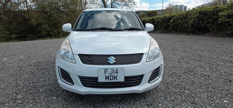 Begagnad Suzuki Swift 94 HK (69 kW) 2015 Silver Halvkombi