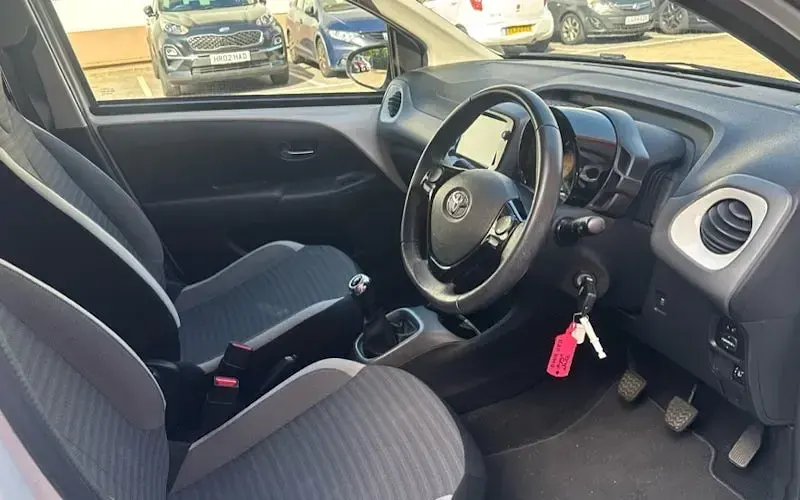 Used Toyota Aygo Trend 72 HP (52 kW) 2019 White Hatchback