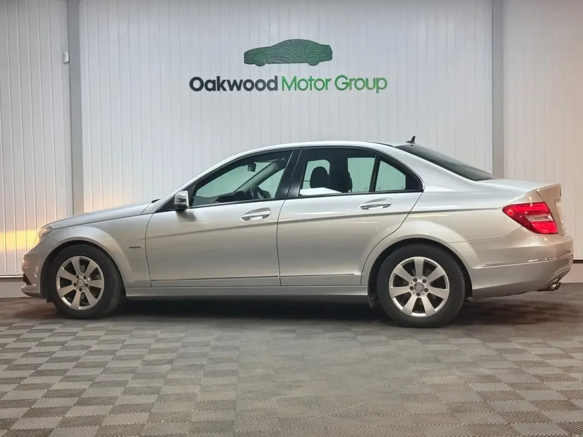 Usado Mercedes C180 SE 156 HP (114 kW) 2011 Prateado Sedan