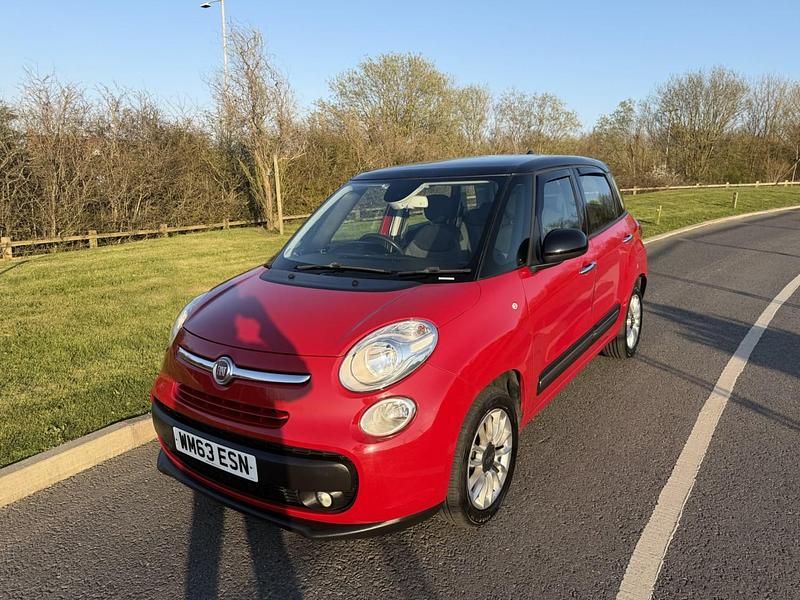 Used Fiat 500L Lounge 85 HP (62 kW) 2013 Red MPV