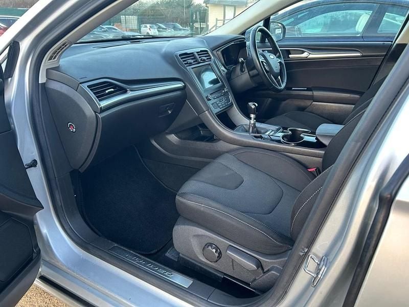 Used Ford Mondeo Titanium 150 HP (110 kW) 2017 Silver Hatchback