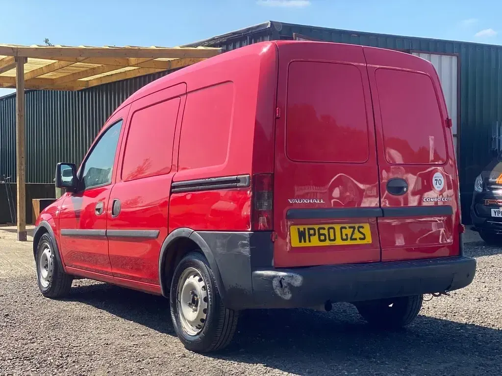 Used Vauxhall Combo 75 HP (55 kW) 2011 Red MPV