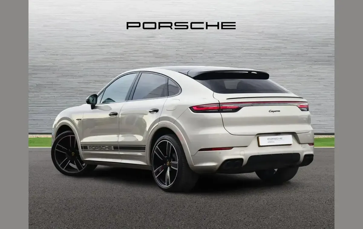 Used Porsche Cayenne 456 HP (335 kW) 2023 Beige SUV