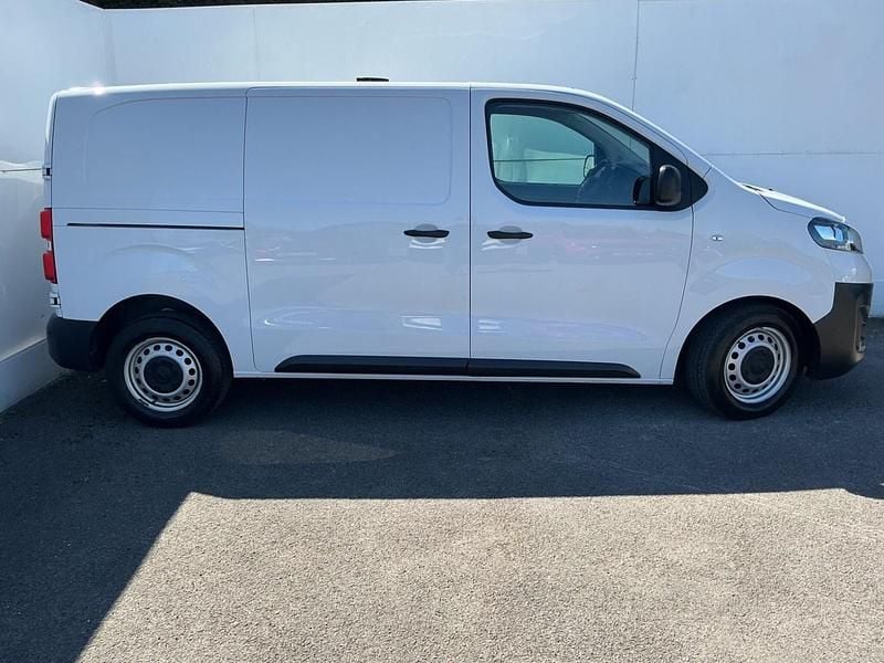 Used Vauxhall Vivaro 100 HP (73 kW) 2023 White MPV