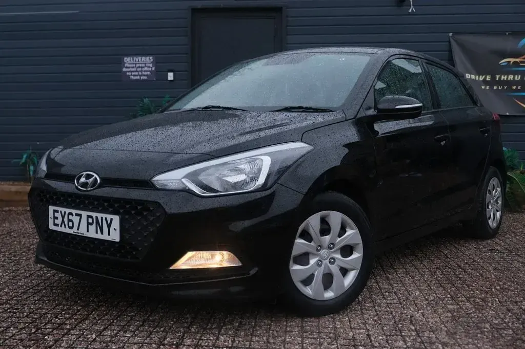 Used Hyundai i20 84 HP (61 kW) 2017 Black Hatchback