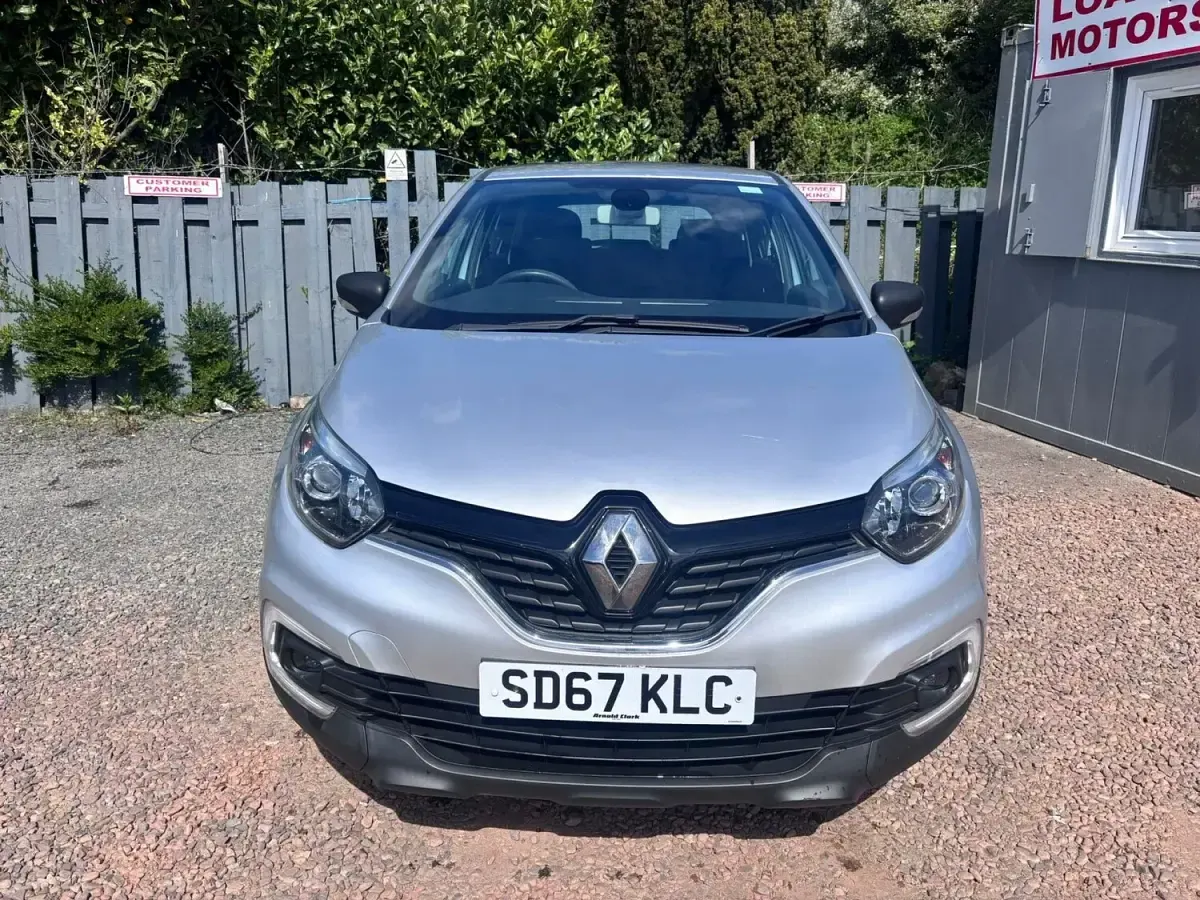 Used Renault Captur Dynamique 90 HP (66 kW) 2017 Silver SUV