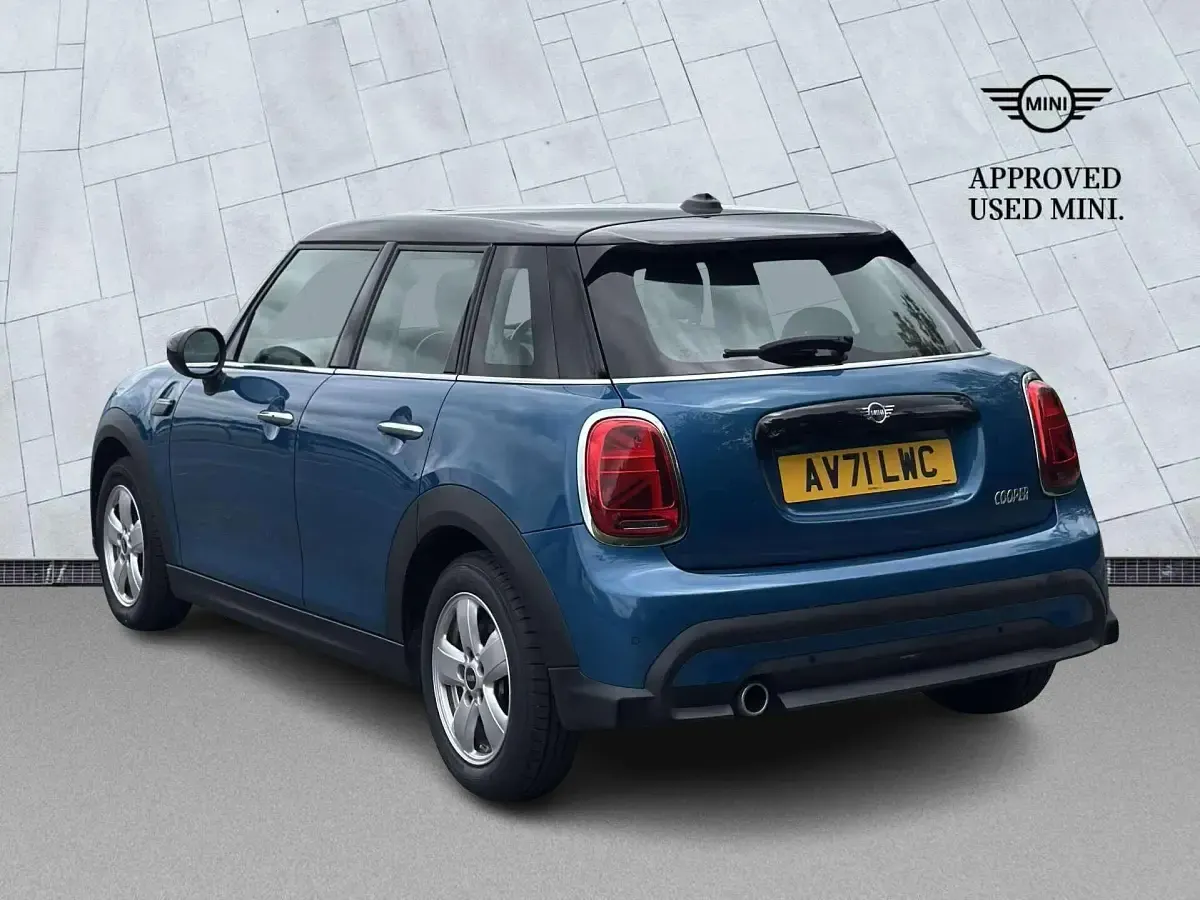 Used Mini Cooper Classic 136 HP (100 kW) 2021 Blue Hatchback
