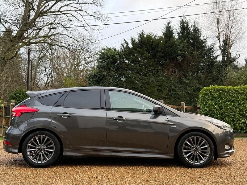 Used Ford Focus ST-Line 140 HP (102 kW) 2018 Grey Hatchback