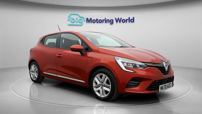 Used Renault Clio V Play 100 HP (73 kW) 2020 Red Hatchback