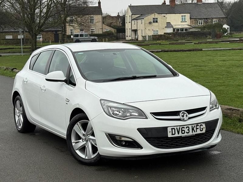 Used Vauxhall Astra SRi 2013 White Hatchback