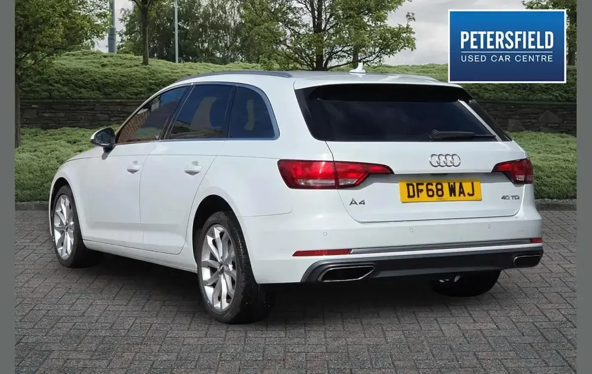 Used Audi A4 Sport 187 HP (137 kW) 2019 White Estate
