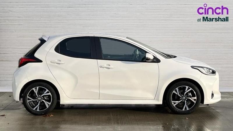 Used Toyota Yaris Hybrid Design 116 HP (85 kW) 2024 White