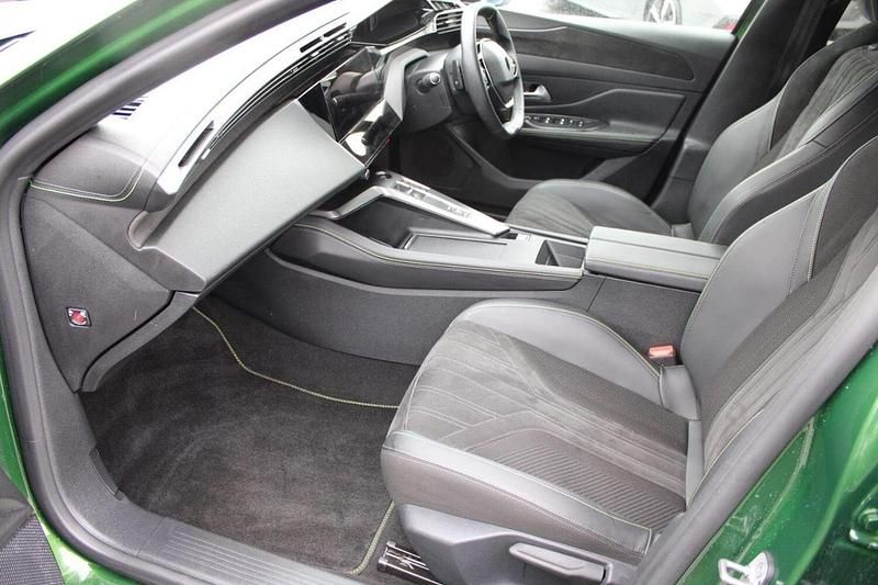 Used Peugeot 308 GT 178 HP (130 kW) 2024 Green Hatchback