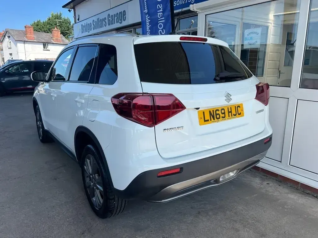 Used Suzuki Vitara SZ-T 112 HP (82 kW) 2019 Superior white SUV