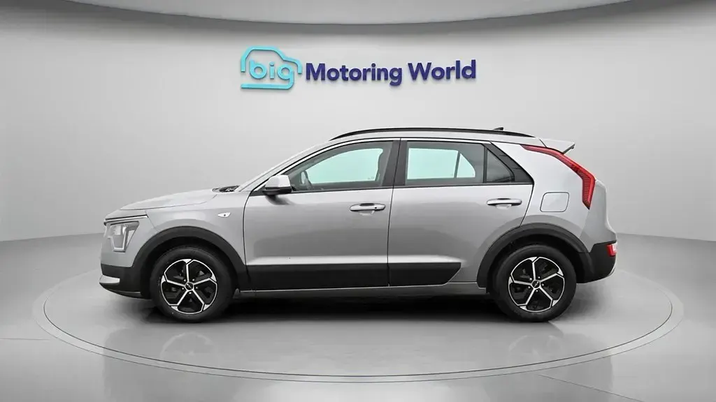 Usado Kia Niro 127 CV (93 kW) 2024 Gris SUV