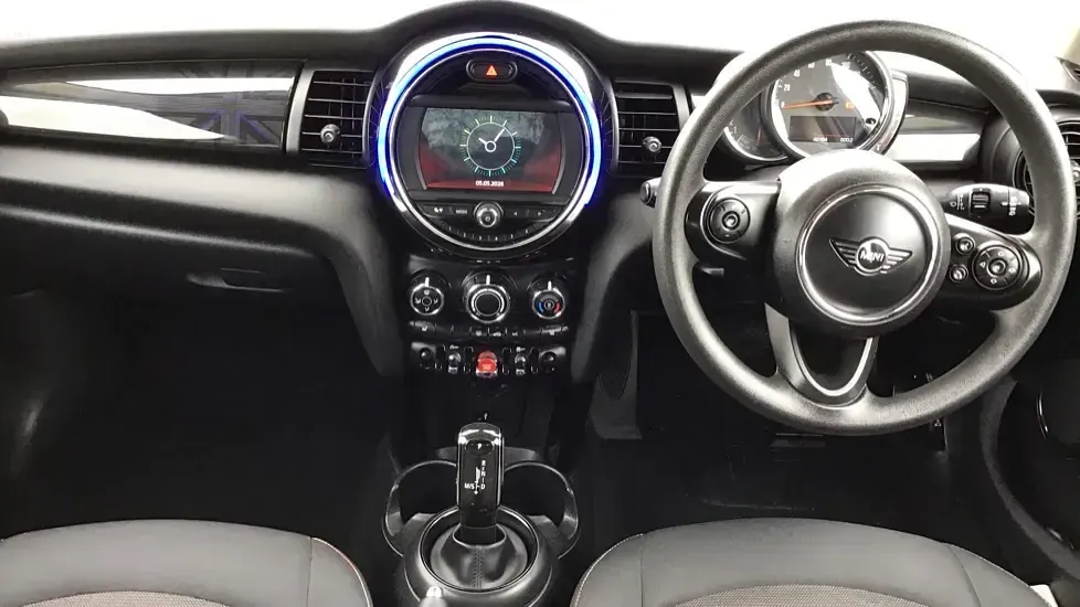 Usado Mini Cooper Hatch 136 CV (100 kW) 2018 Azul Utilitario