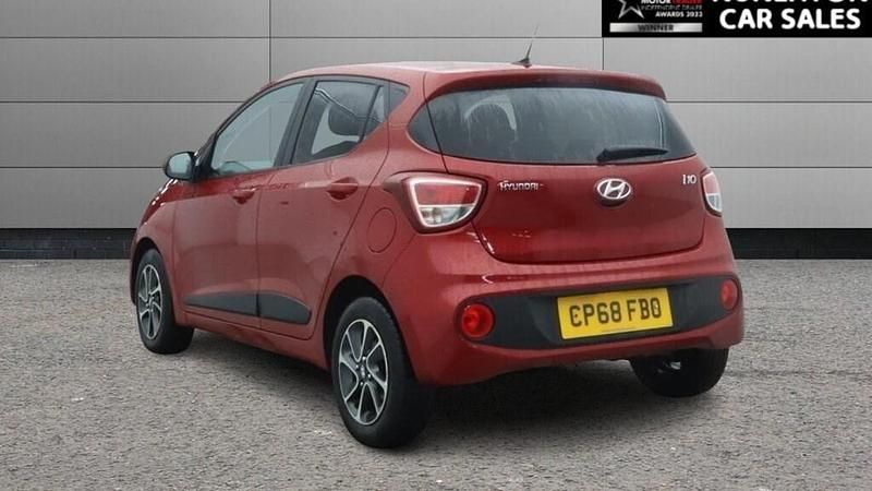 Usado Hyundai i10 Premium 87 CV (63 kW) 2018 Rojo Utilitario