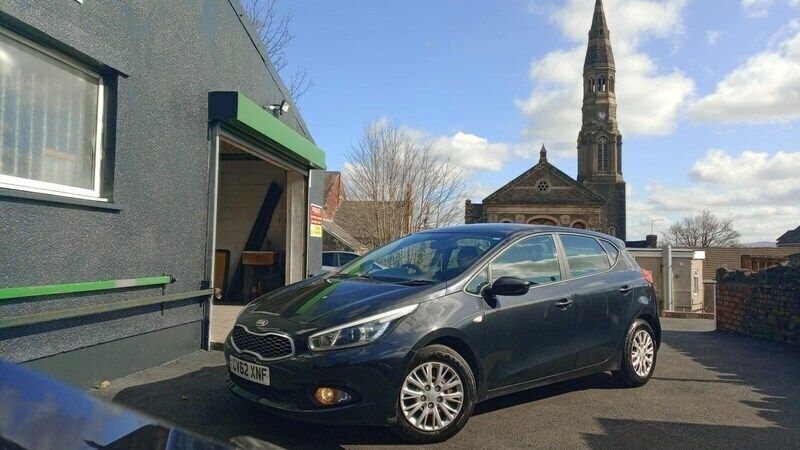 Black Used 2012 Kia Ceed 2 Hatchback | £2,999 (Good price) - Image 1/4