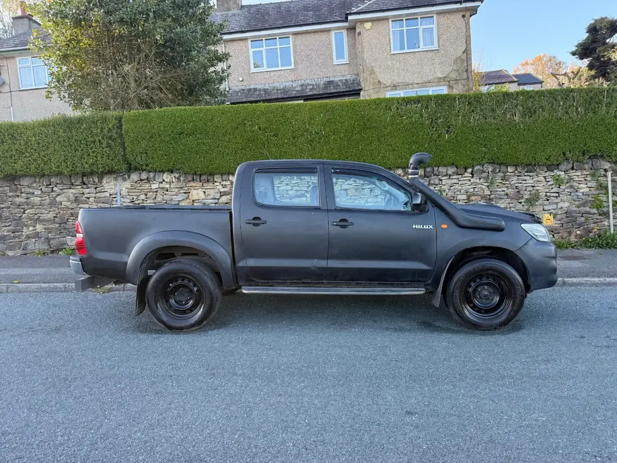 Gebraucht Toyota HiLux 144 PS (105 kW) 2012 Schwarz Pickup