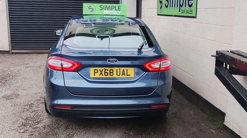 Used Ford Mondeo Zetec 150 HP (110 kW) 2018 Blue Hatchback