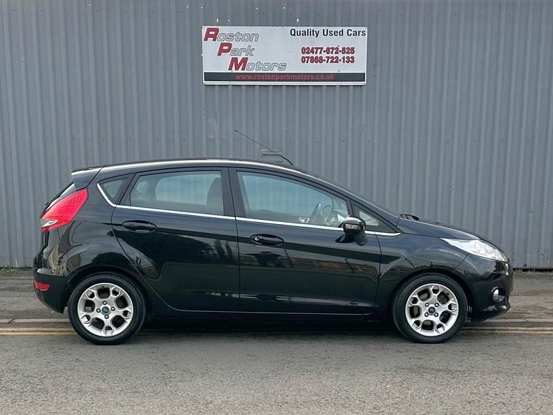 Used Ford Fiesta Zetec 82 HP (60 kW) 2012 Black Hatchback
