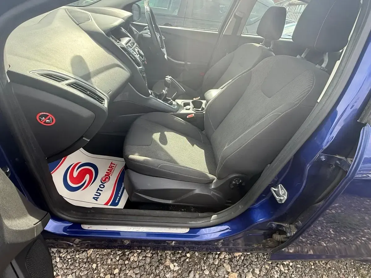 Used Ford Focus Titanium 115 HP (84 kW) 2014 Blue Hatchback