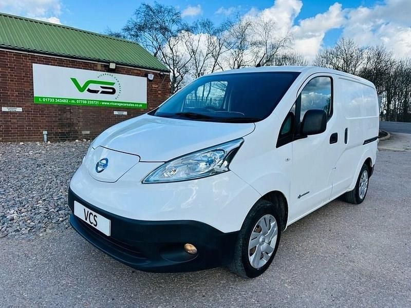 Used Nissan e-NV200 Acenta 80 kW (109 HP) 2015 White MPV