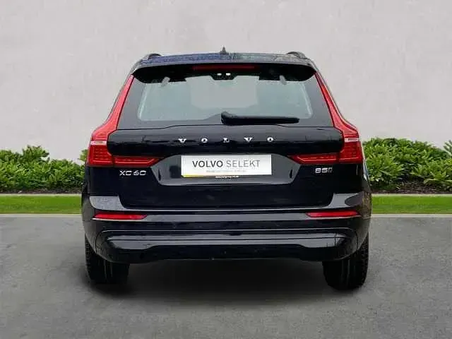 Usado Volvo XC60 Core 250 HP (183 kW) 2023 Preto SUV