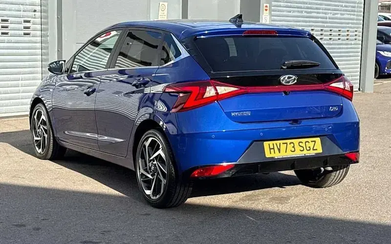 Used Hyundai i20 Premium 101 HP (74 kW) 2023 Blue Hatchback