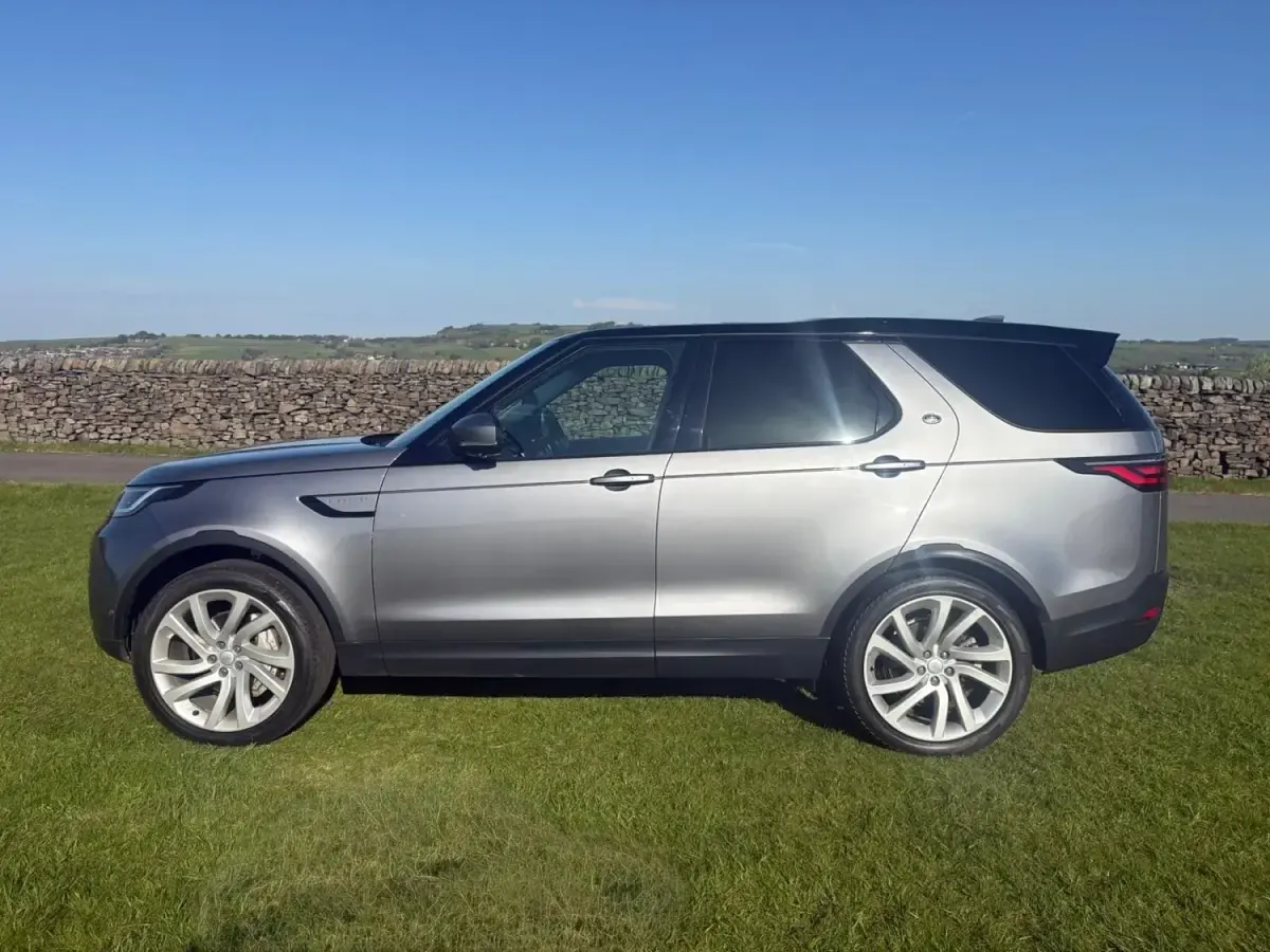 Usado Land Rover Discovery 5 HSE 300 HP (220 kW) 2021 Cinzento SUV