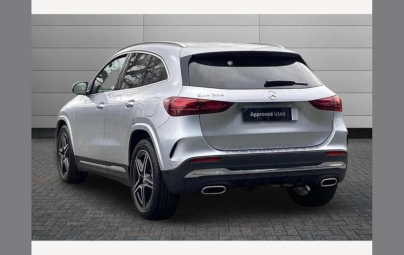 New Mercedes GLA200 Executive 161 HP (118 kW) 2025 Silver SUV