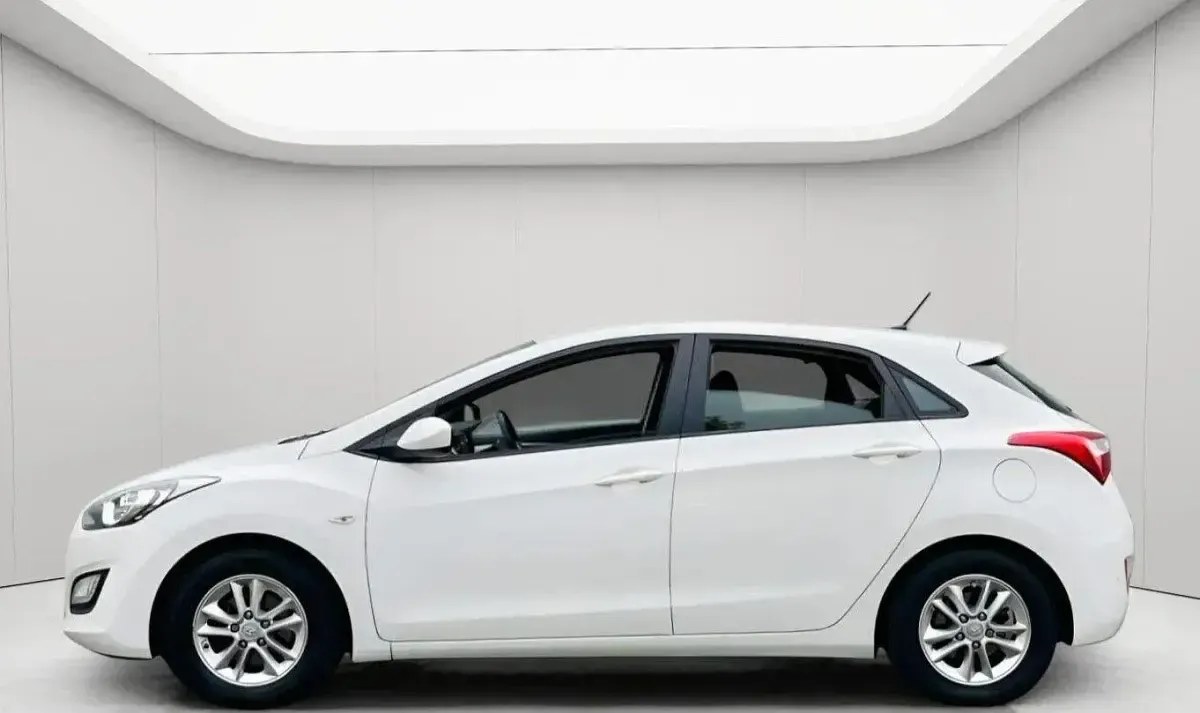 Used Hyundai i30 Active 100 HP (73 kW) 2014 White Hatchback